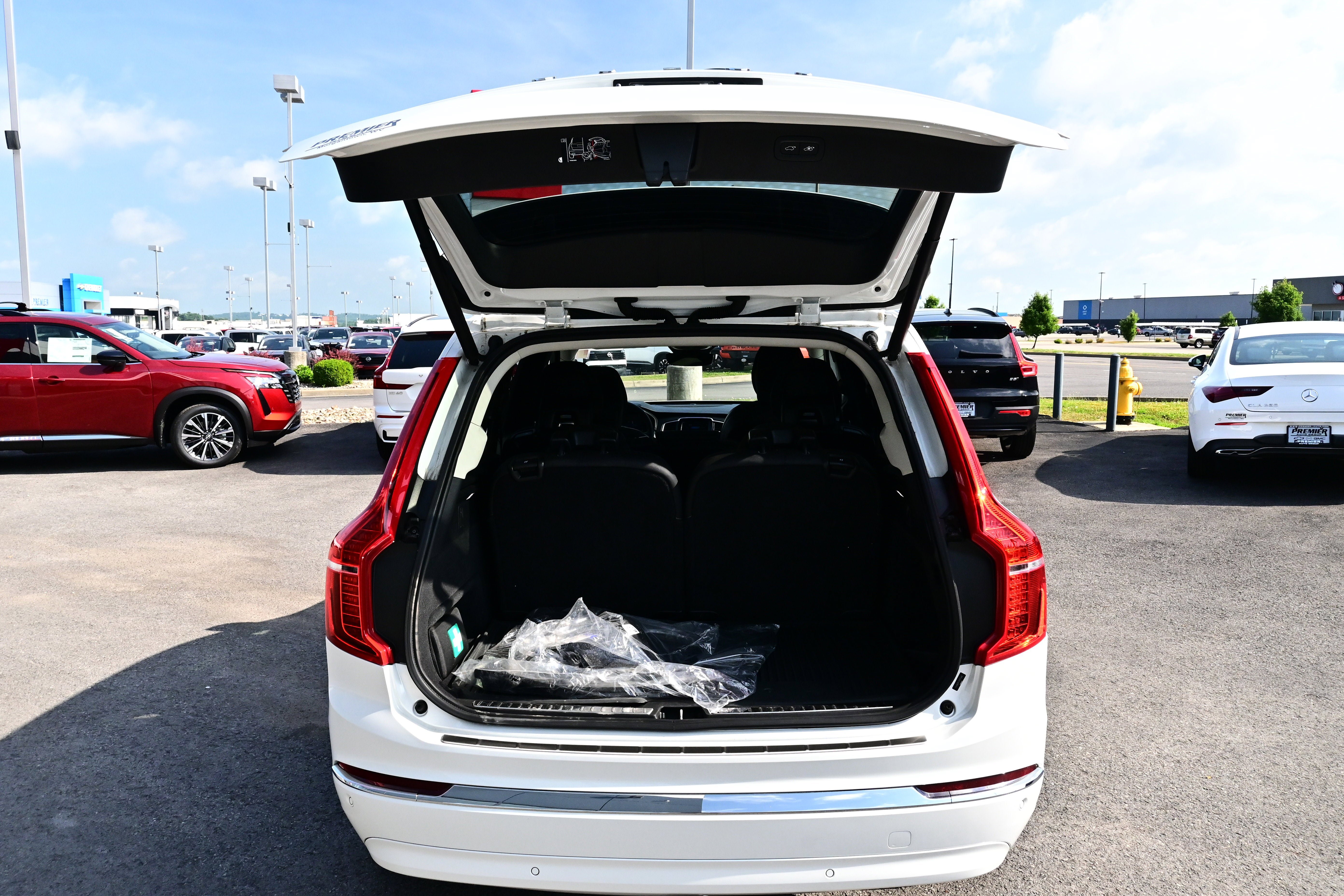 Used 2024 Volvo XC90 B6 Ultimate w/ Protection Package Premier AWD/4WD image 9