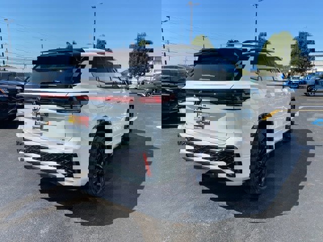 New 2025 Volkswagen Tiguan SE R-Line image 9