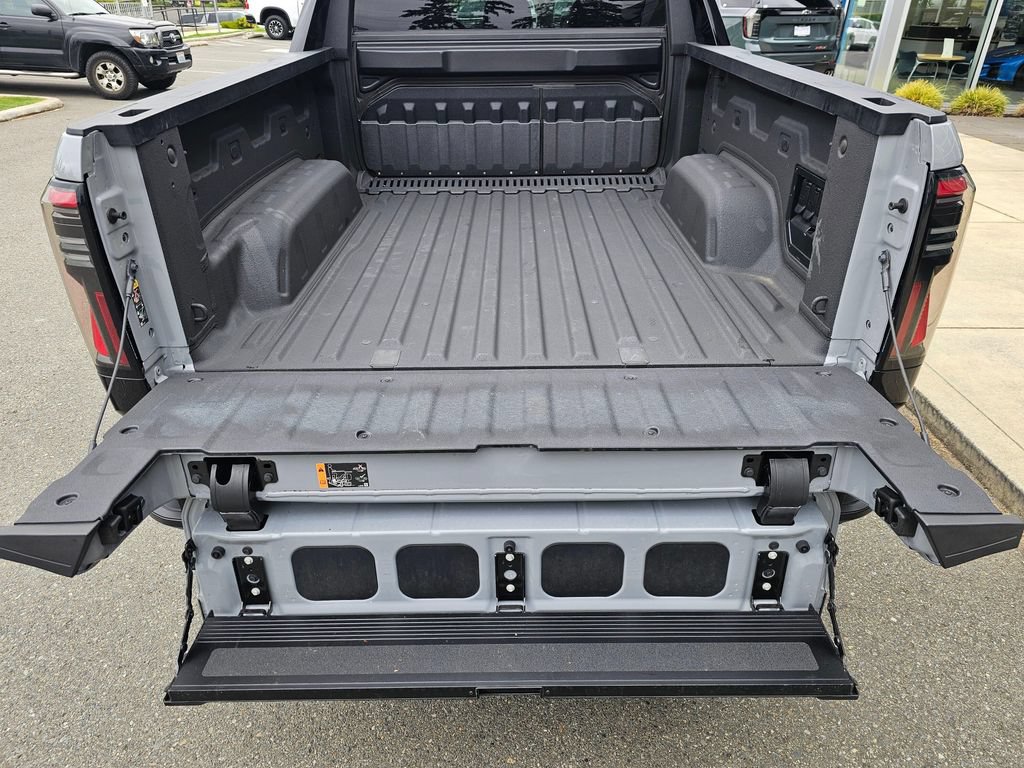 Used 2025 GMC Sierra EV Denali AWD/4WD image 13
