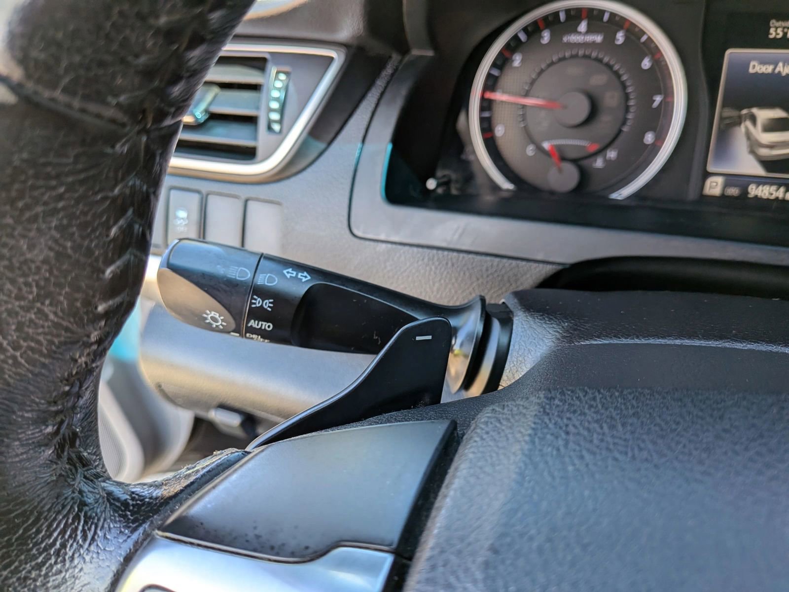 Used 2015 Toyota Camry SE FWD image 40