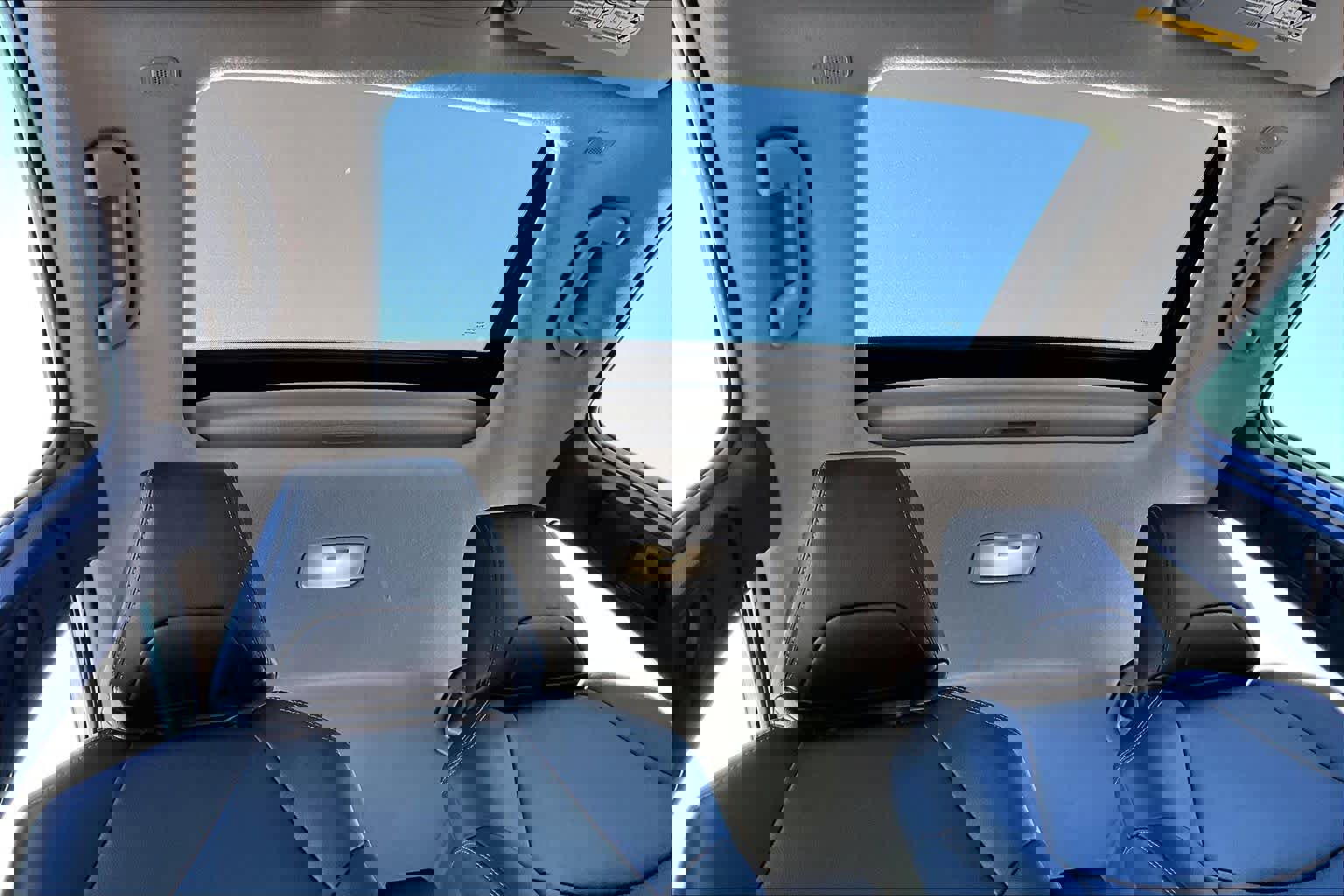 Used 2025 Toyota Corolla Cross XLE w/ Convenience Package image 14