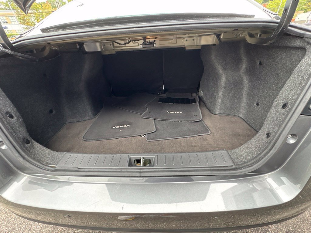 Certified 2022 Nissan Versa SV FWD image 17