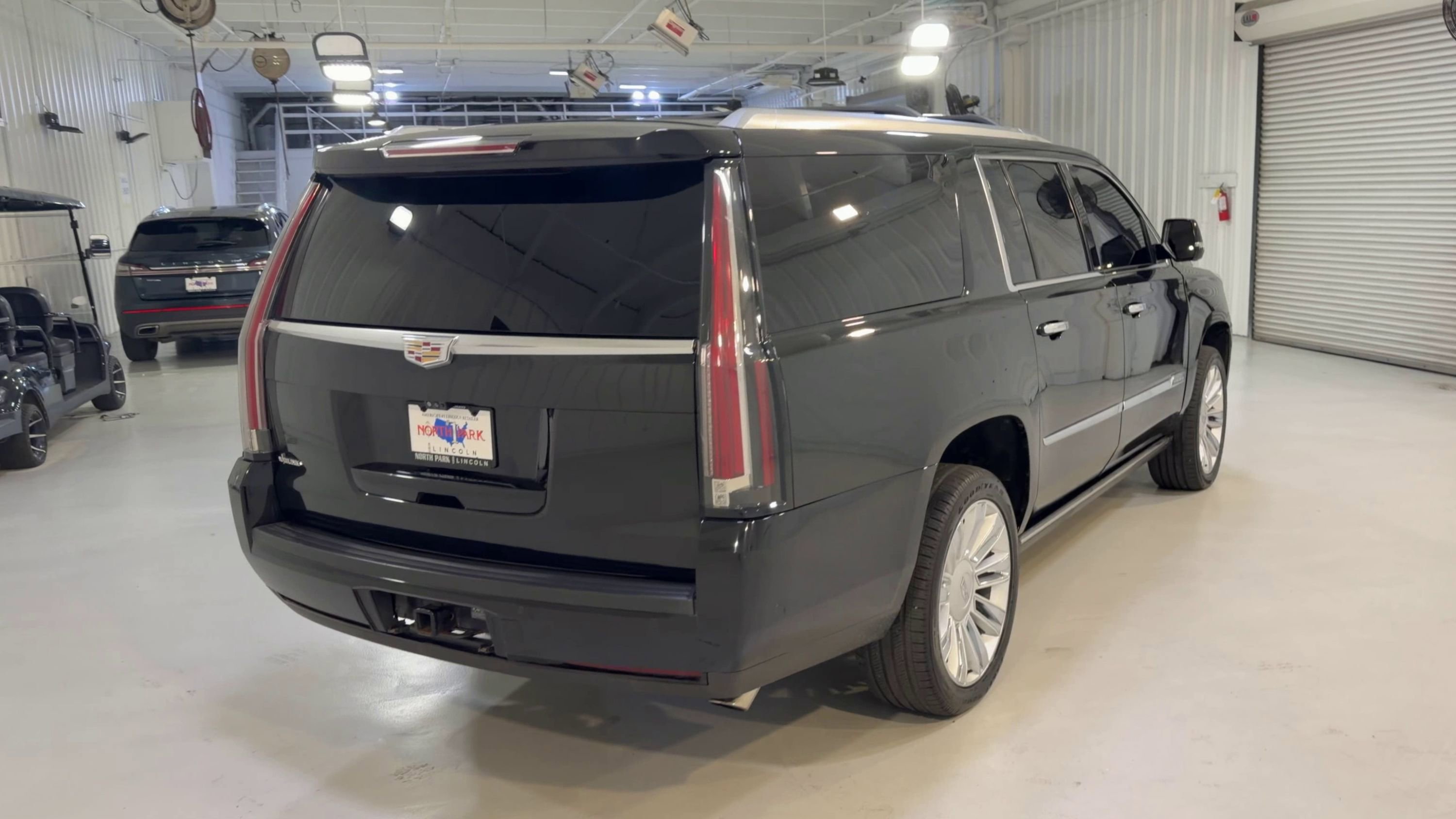 Used 2017 Cadillac Escalade ESV Platinum RWD image 9