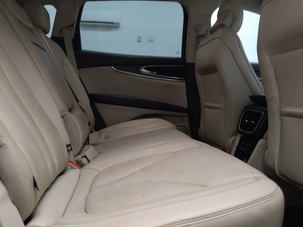 Used 2016 Lincoln MKX Reserve w/ Technology Package FWD image 19