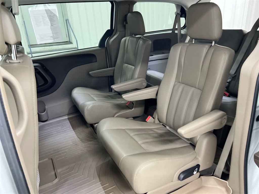 Used 2016 Chrysler Town & Country Touring image 22