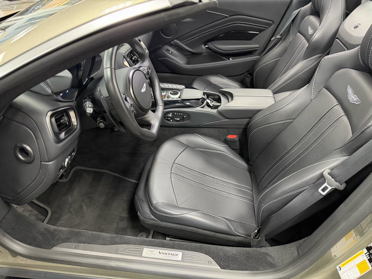 Used 2023 Aston Martin V8 Vantage Roadster image 15