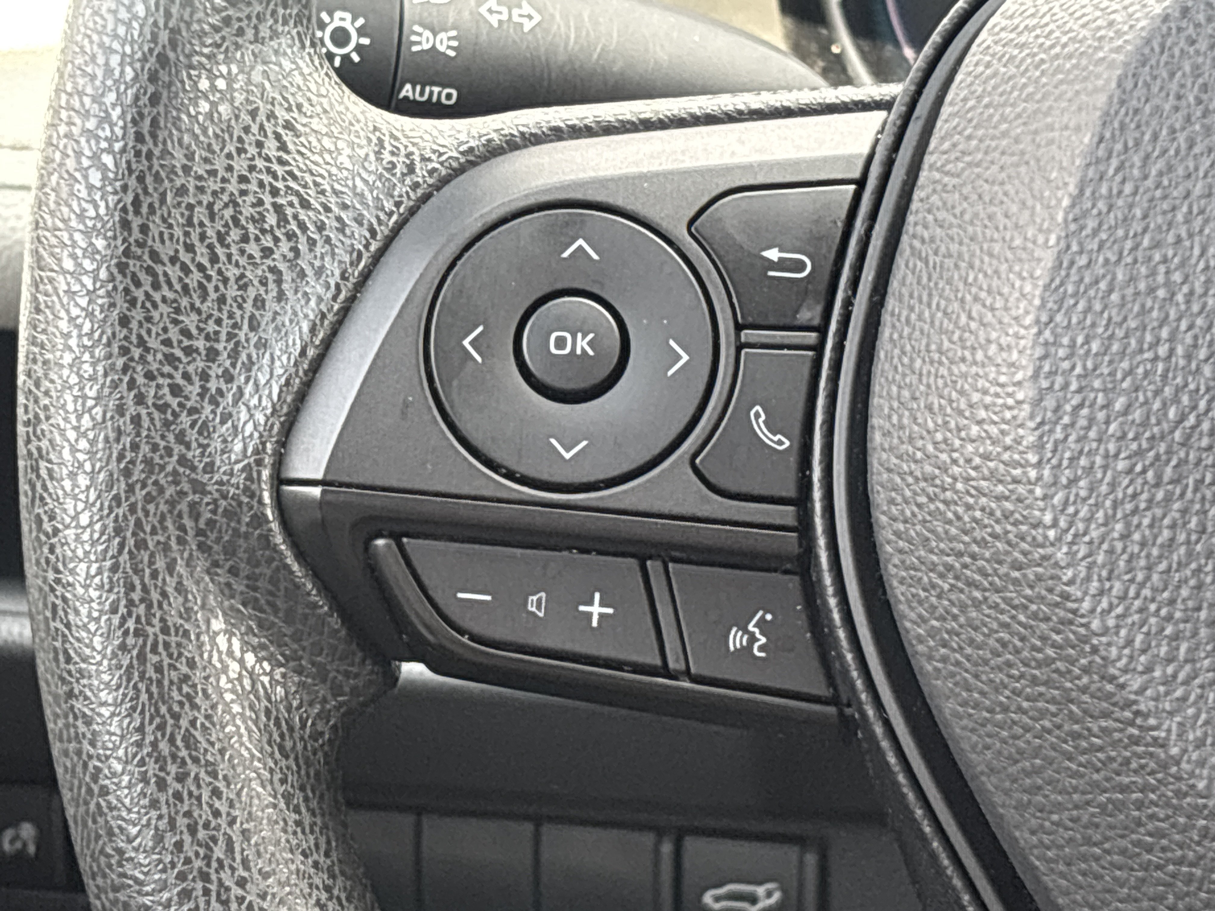 Used 2023 Toyota RAV4 XLE w/ Convenience Package AWD/4WD image 4