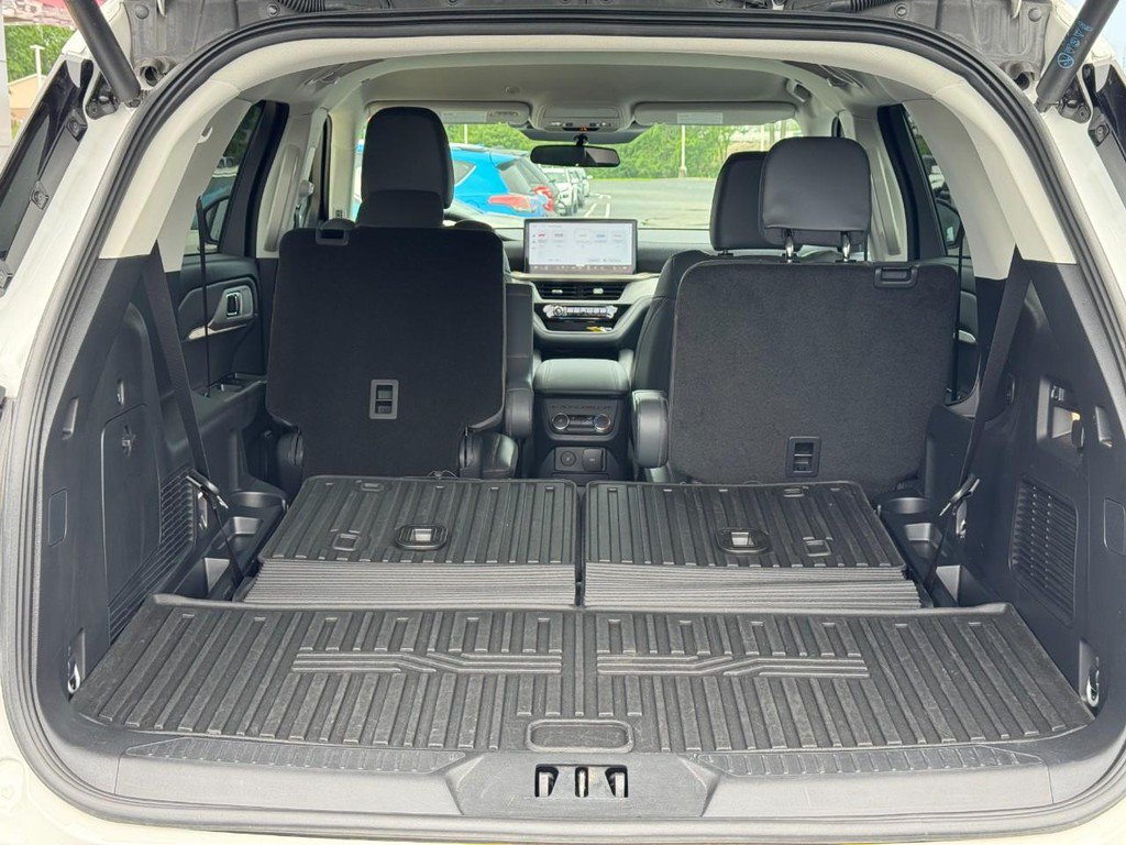 Used 2025 Ford Explorer Active w/ Active Comfort Package AWD/4WD image 4