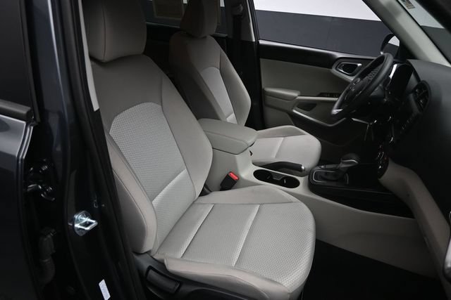 Used 2025 Kia Soul LX FWD image 28