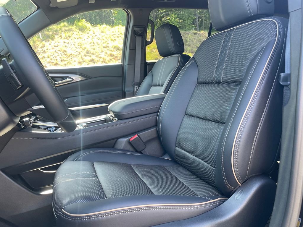 Used 2026 Chevrolet Traverse High Country w/ LPO, Floor Liner Package AWD/4WD image 12