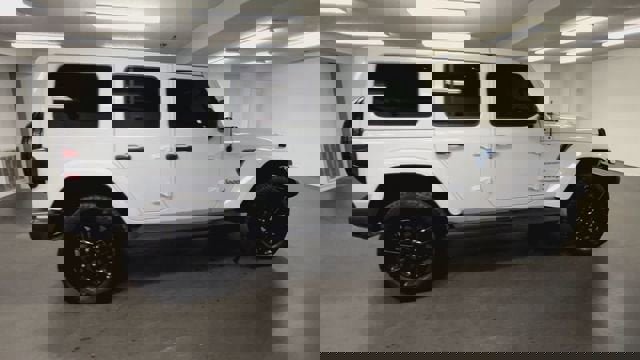 Used 2021 Jeep Wrangler Unlimited Sahara w/ Cold Weather Group image 9