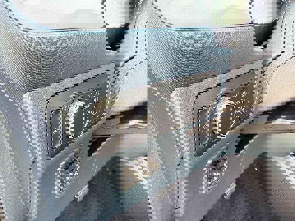 New 2025 Ford Maverick XLT w/ XLT Luxury Package image 10