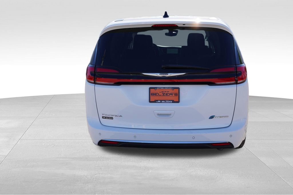 Certified 2024 Chrysler Pacifica Limited FWD image 6