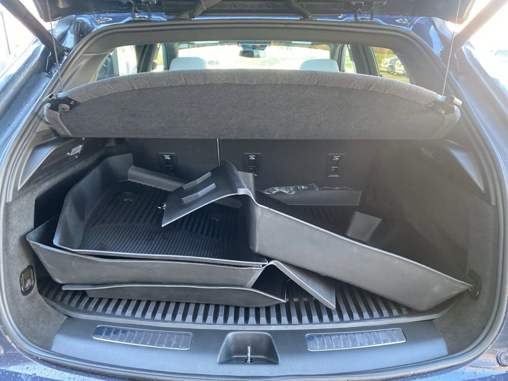 Used 2025 Cadillac XT4 Sport image 18