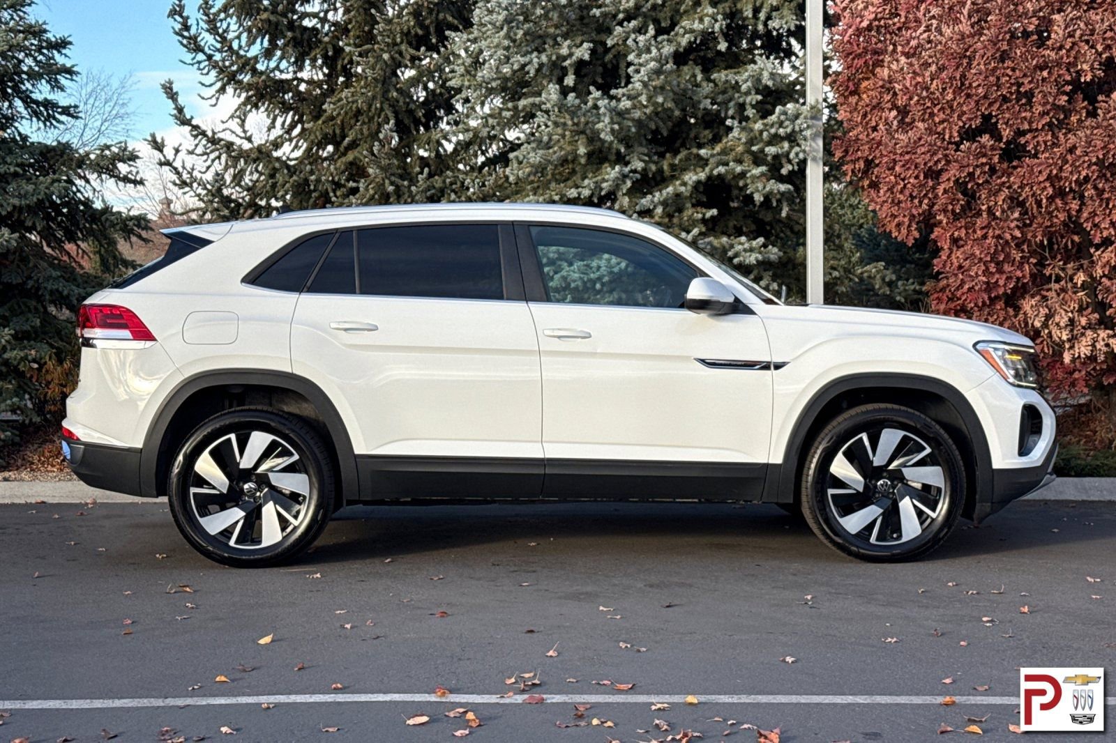 Used 2025 Volkswagen Atlas Cross Sport SE image 3