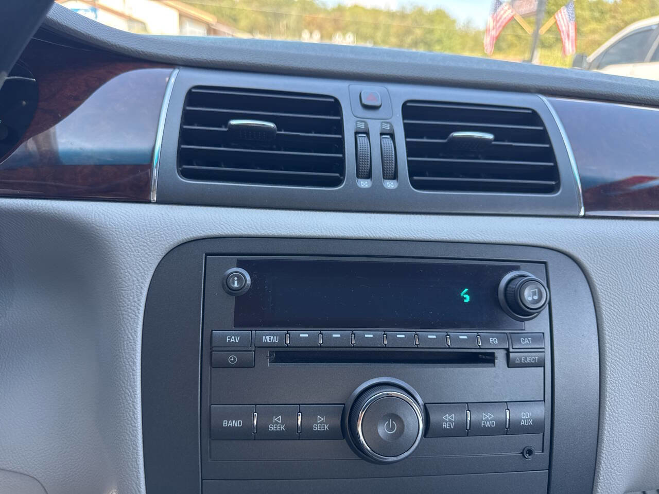 Used 2011 Buick Lucerne CXL FWD image 28