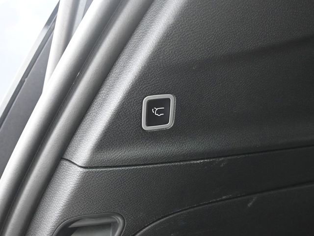 Used 2025 Chrysler Pacifica Limited image 29