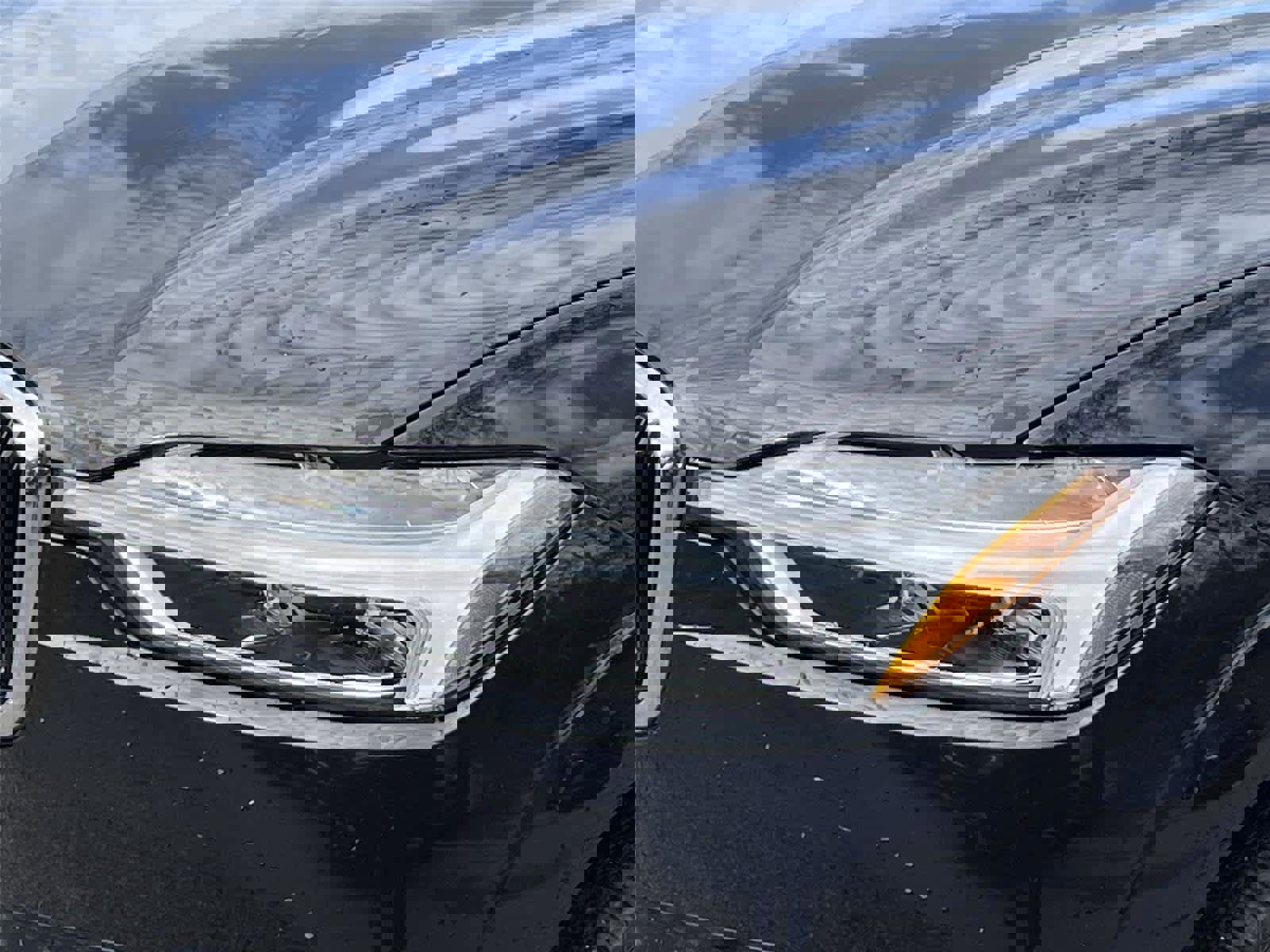 Used 2019 Volvo XC60 T5 Momentum w/ Multimedia Package image 9