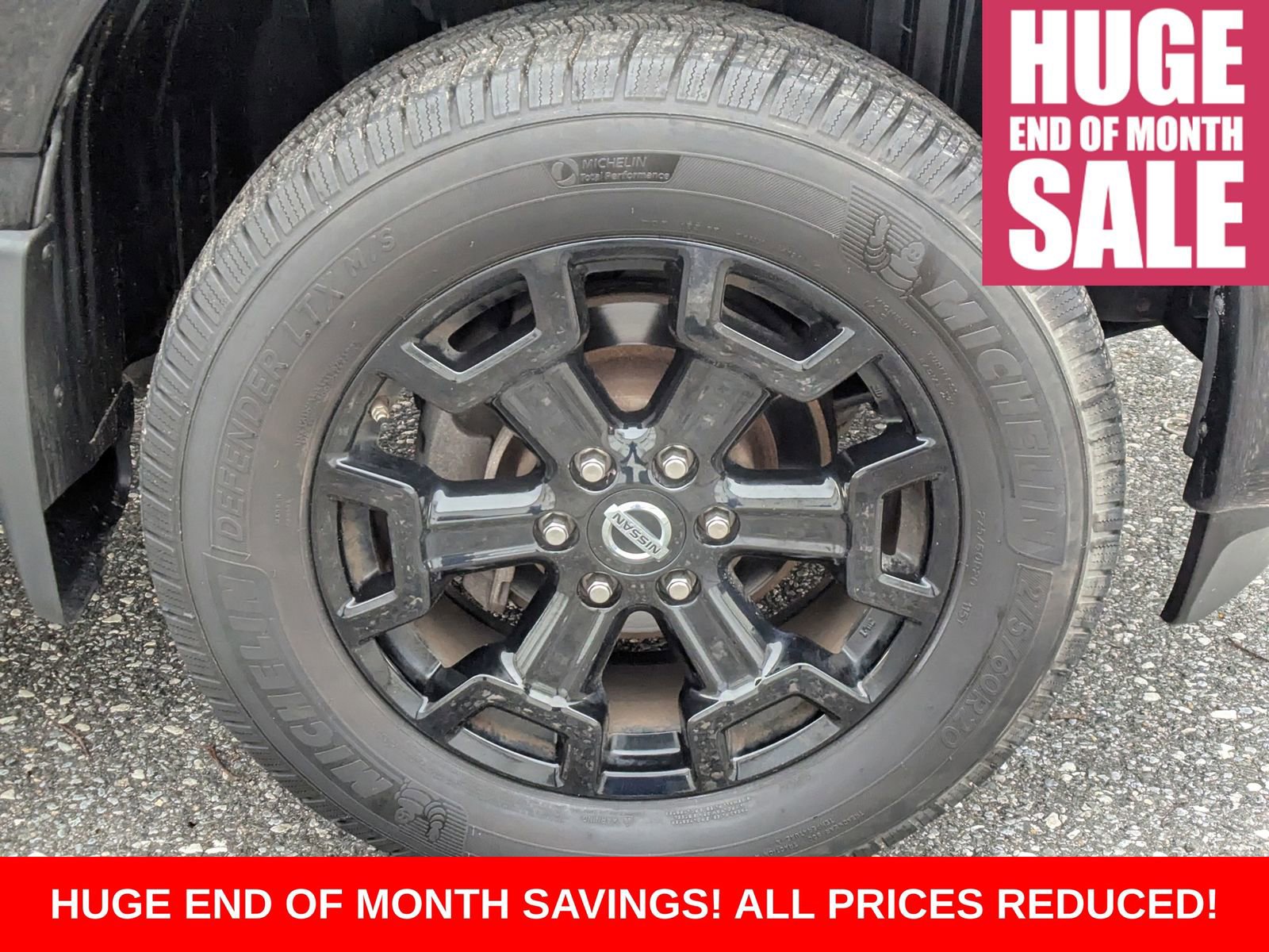 Used 2018 Nissan Titan SV w/ SV Convenience Package image 13