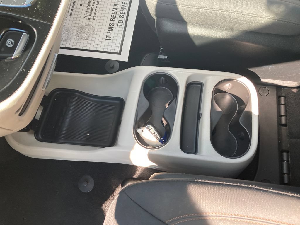 Used 2017 Chrysler Pacifica Touring FWD image 36