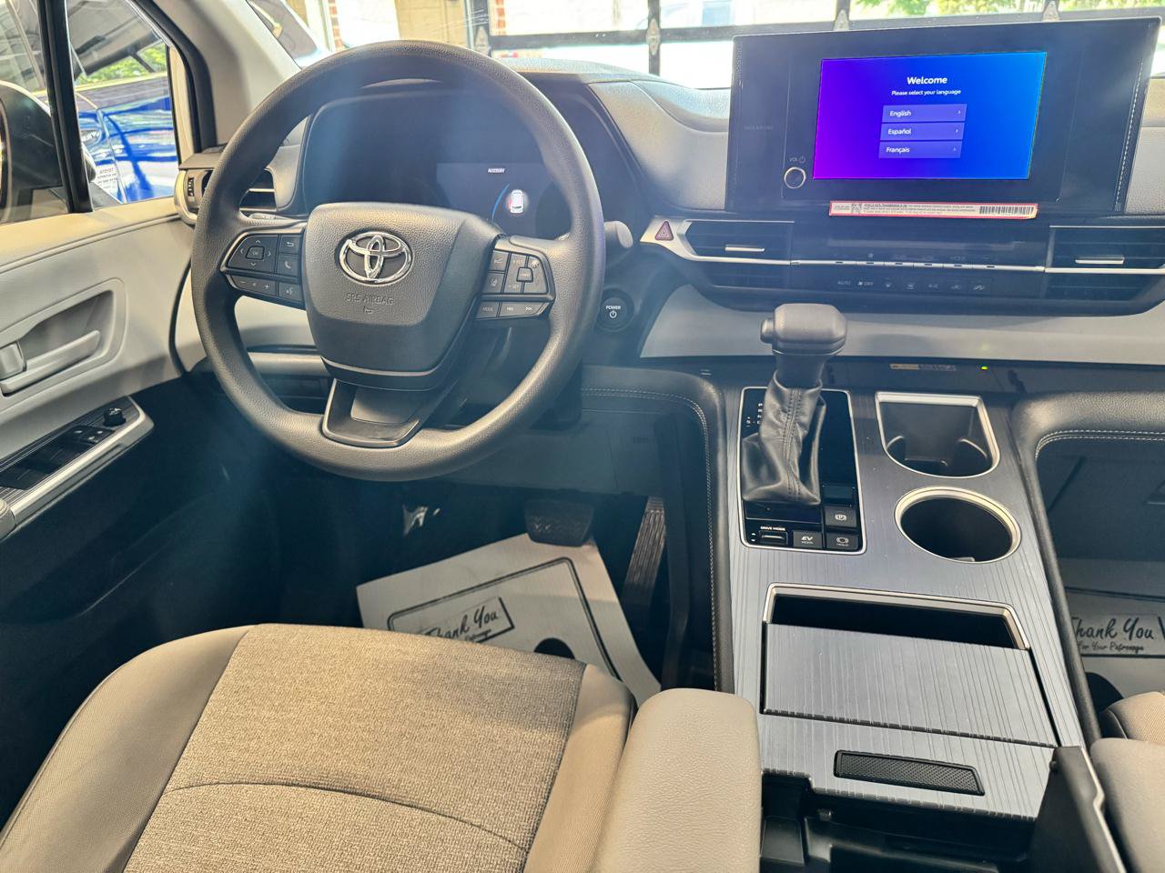 Used 2025 Toyota Sienna LE w/ LE Plus Package AWD/4WD image 23