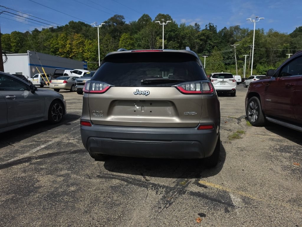 Used 2019 Jeep Cherokee Latitude Plus AWD/4WD image 5