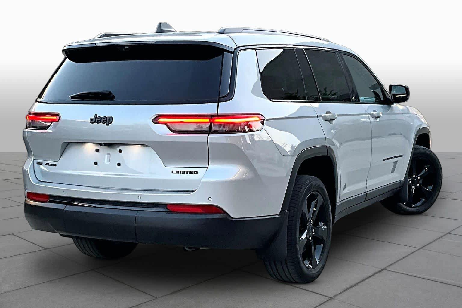 Used 2023 Jeep Grand Cherokee L Limited w/ Luxury Tech Group II AWD/4WD image 13