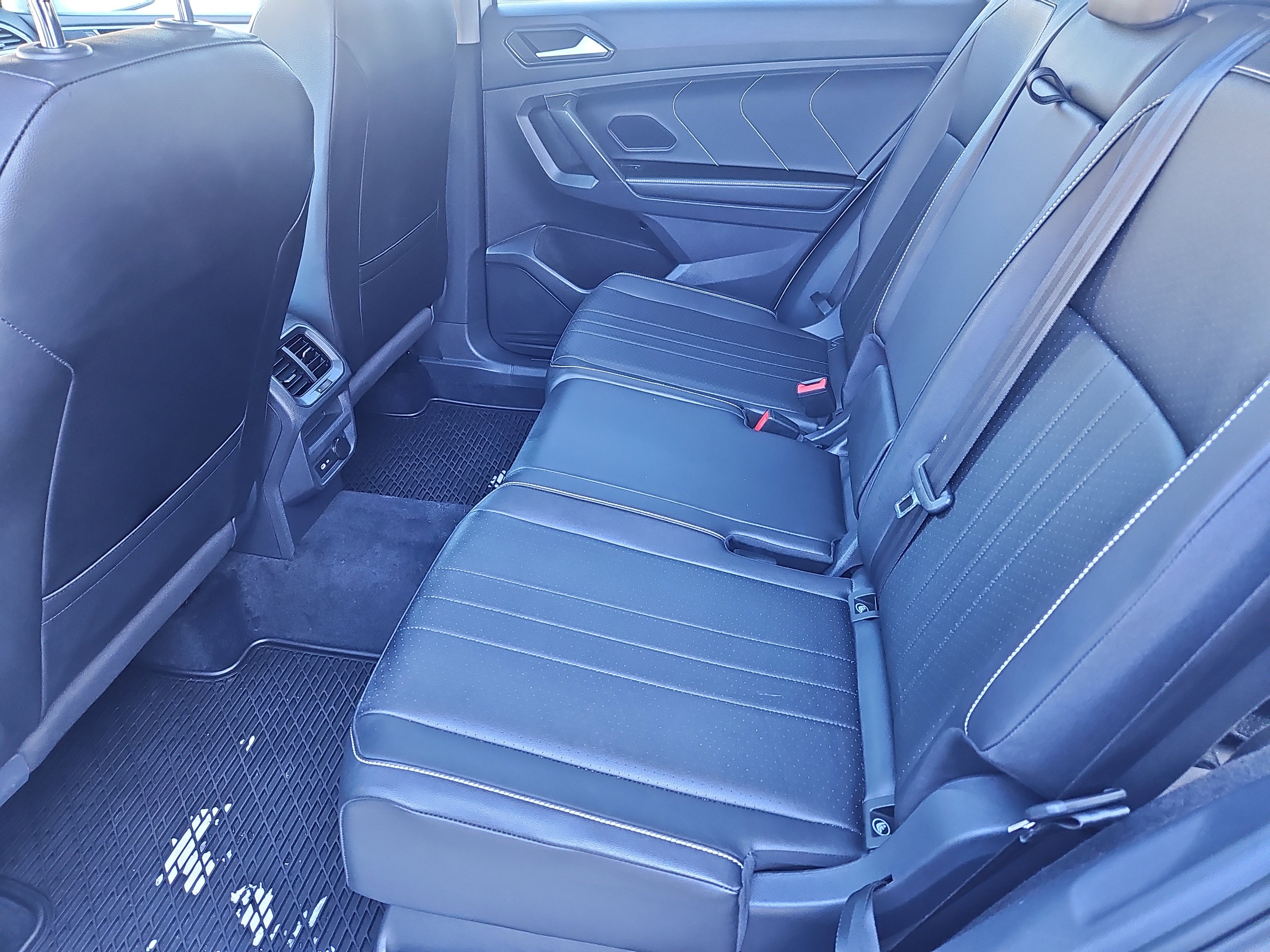 Certified 2022 Volkswagen Tiguan SE w/ Panoramic Sunroof Package image 32