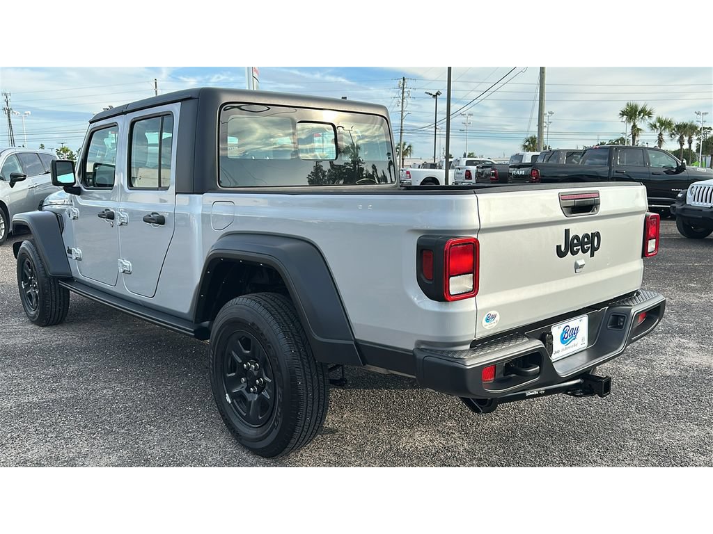 Used 2024 Jeep Gladiator Sport AWD/4WD image 4