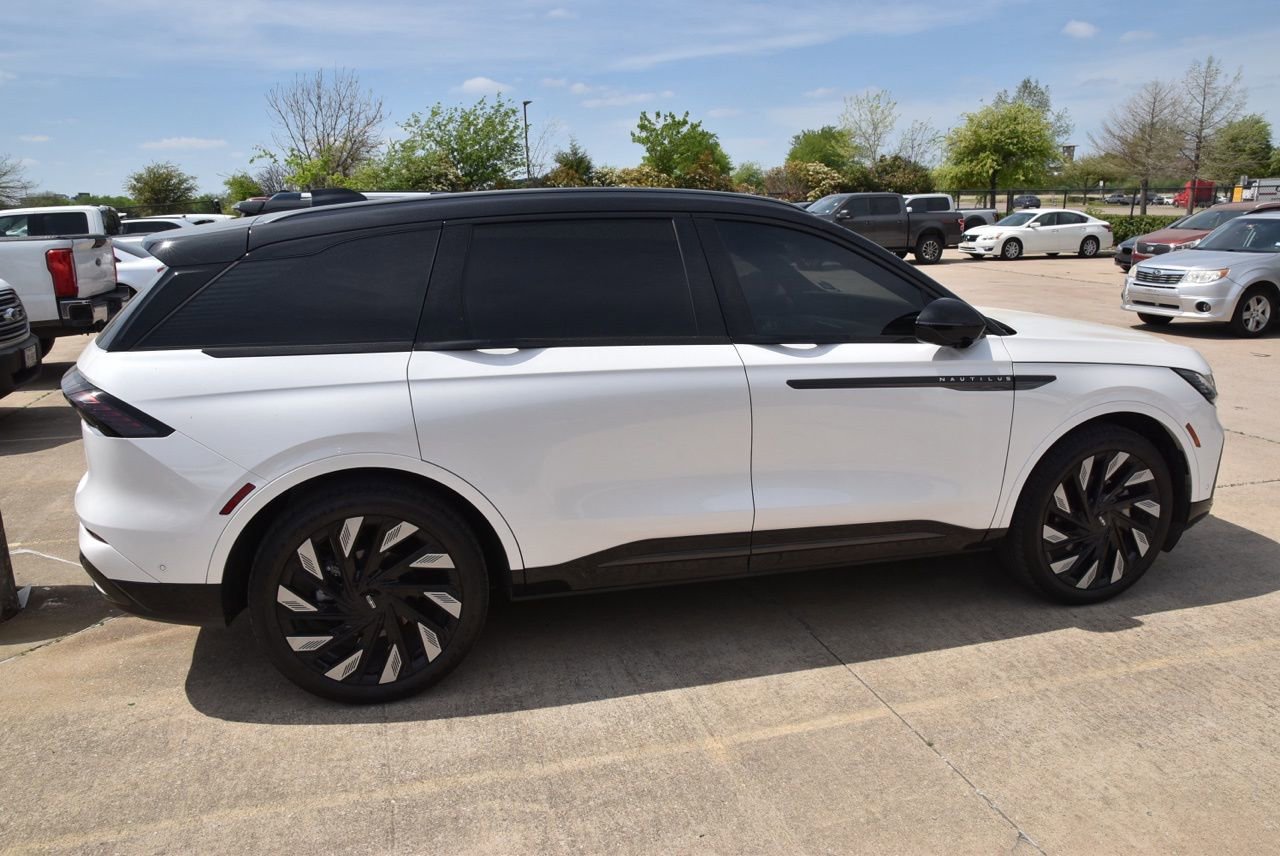 Certified 2024 Lincoln Nautilus Reserve w/ Equipment Group 203A image 6