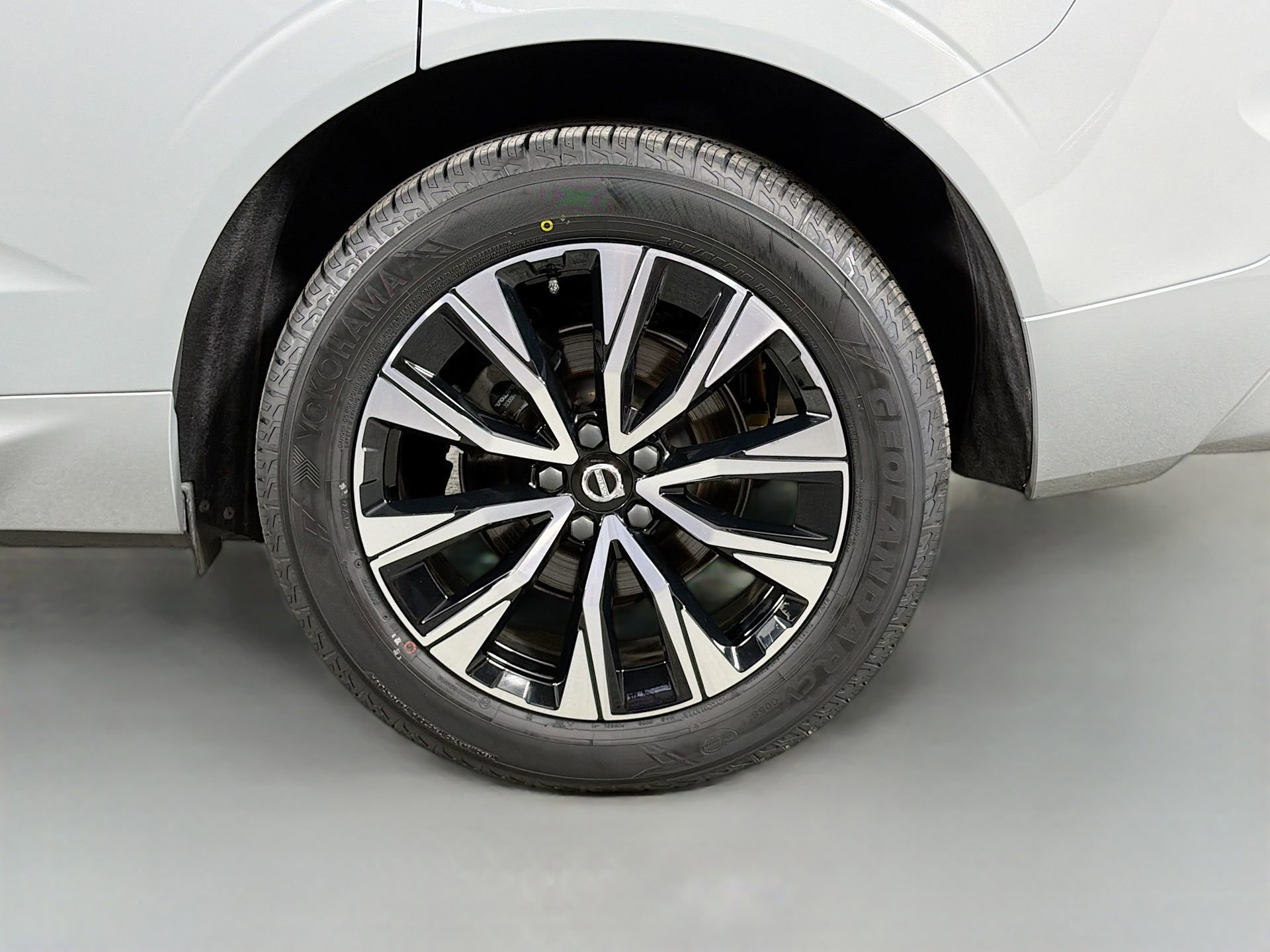 Certified 2024 Volvo XC60 B5 Core AWD/4WD image 30