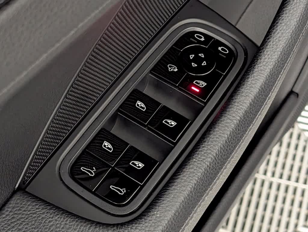 Used 2021 Porsche Panamera RWD image 24