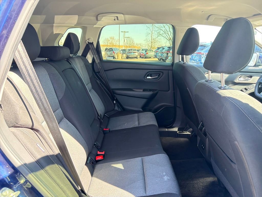 Used 2024 Nissan Rogue SV image 33