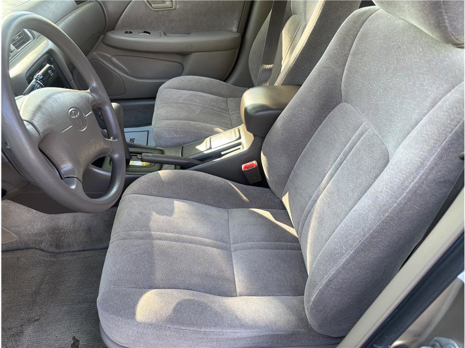 Used 1998 Toyota Camry LE FWD image 10