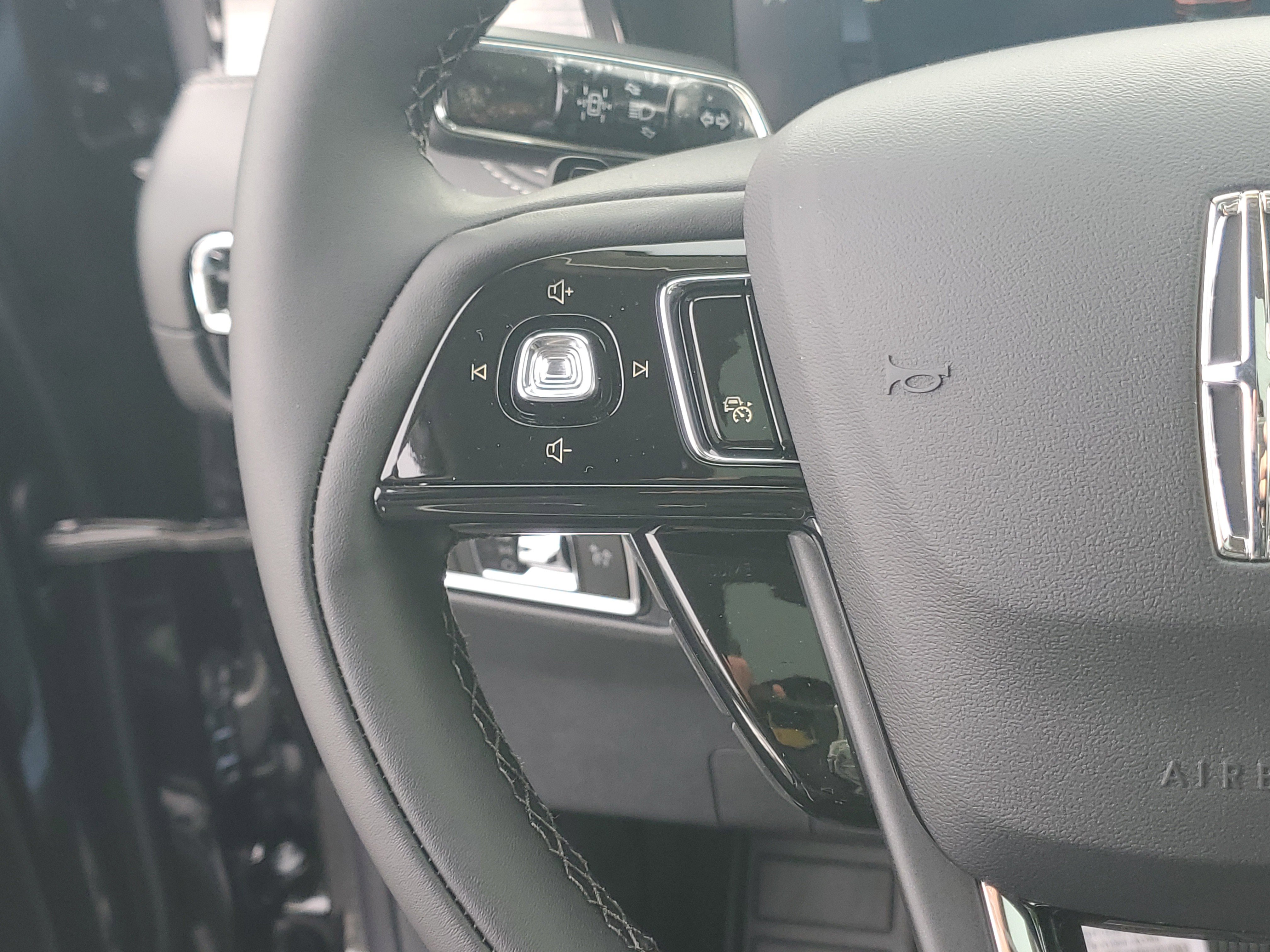 New 2026 Lincoln Corsair Premiere image 17