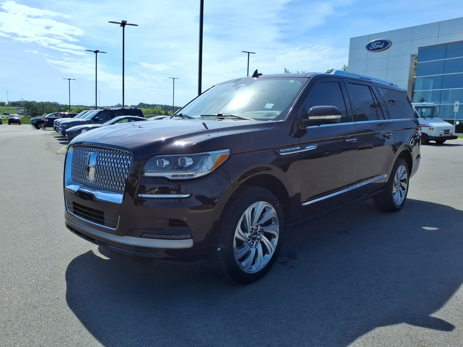 Used 2024 Lincoln Navigator L Reserve AWD/4WD image 7