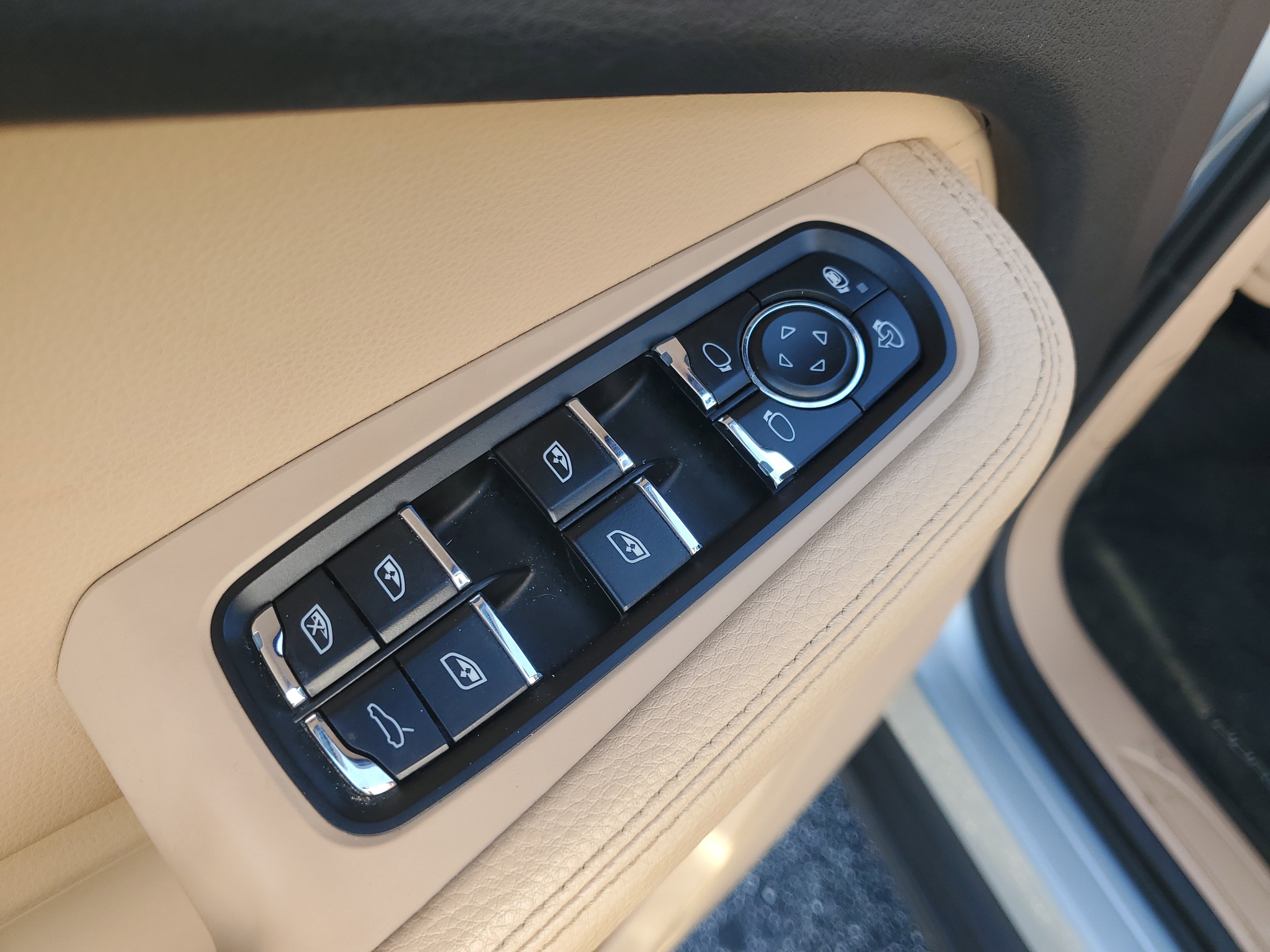 Used 2021 Porsche Macan image 11