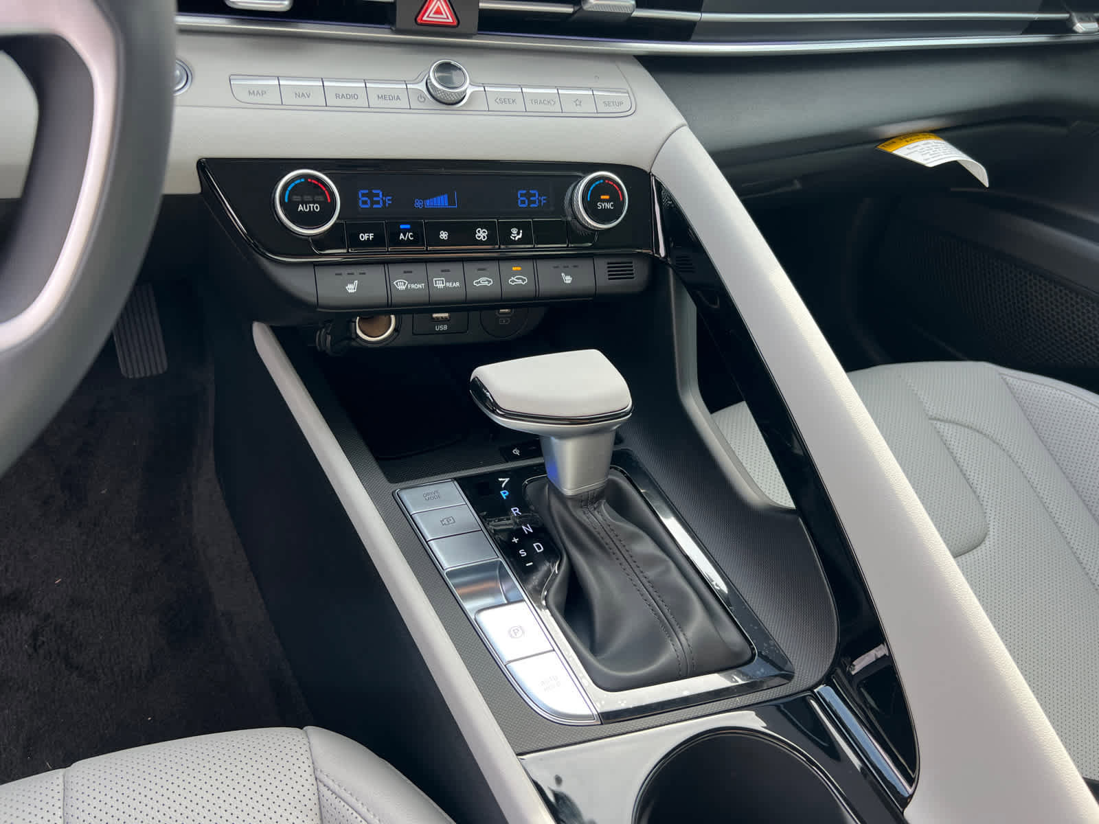 New 2026 Hyundai Elantra Limited image 18