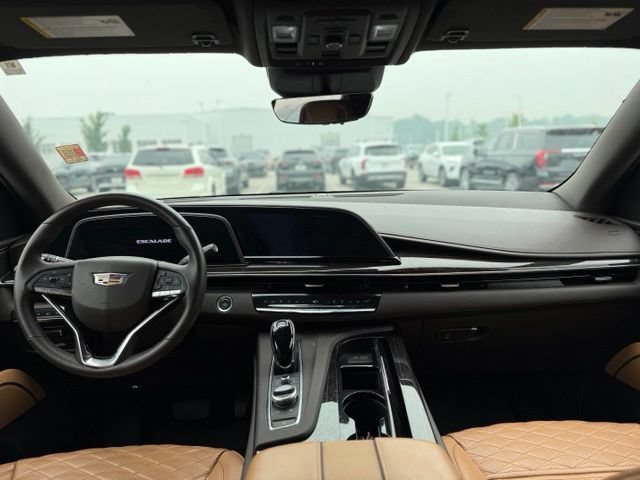 Used 2023 Cadillac Escalade ESV Sport w/ Touring Package AWD/4WD image 4