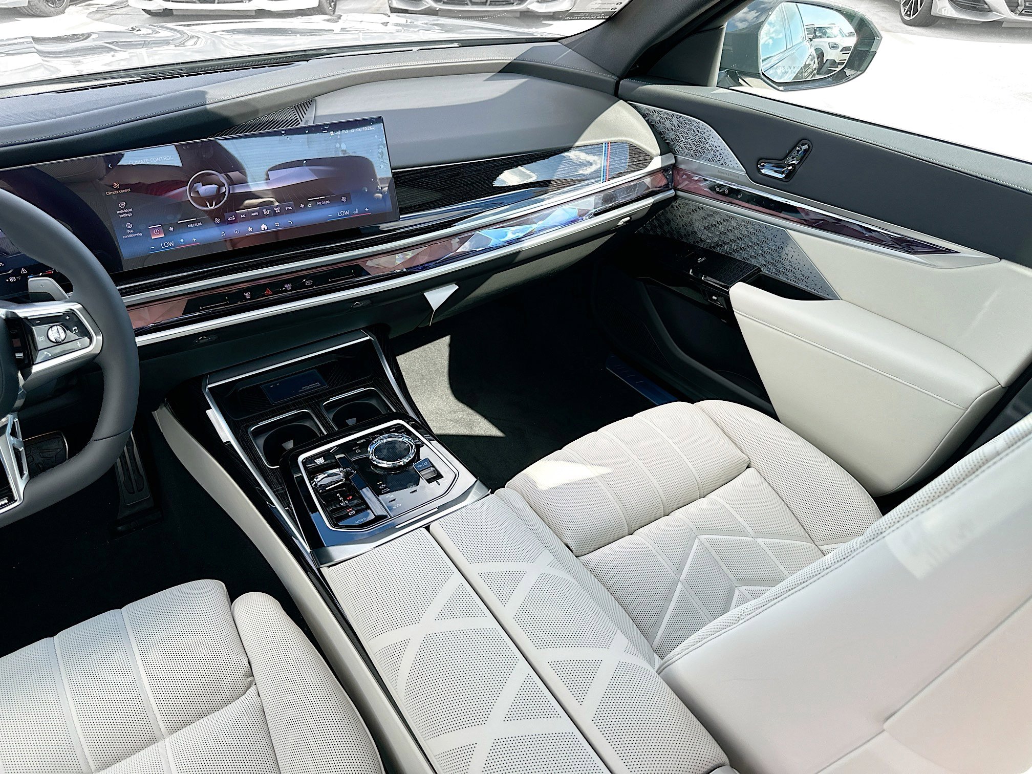 New 2026 BMW 740i w/ Premium Package image 18