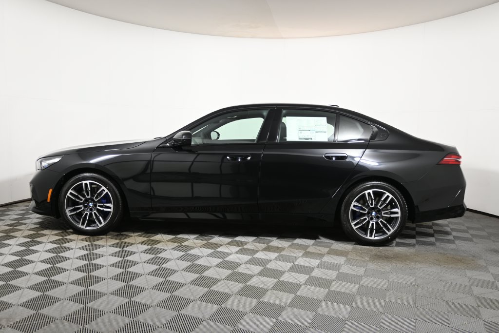 Used 2026 BMW 530i xDrive w/ M Sport Package AWD/4WD image 2
