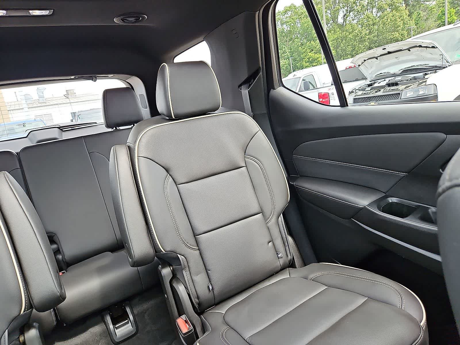 Certified 2023 Chevrolet Traverse Premier w/ Redline Edition FWD image 15