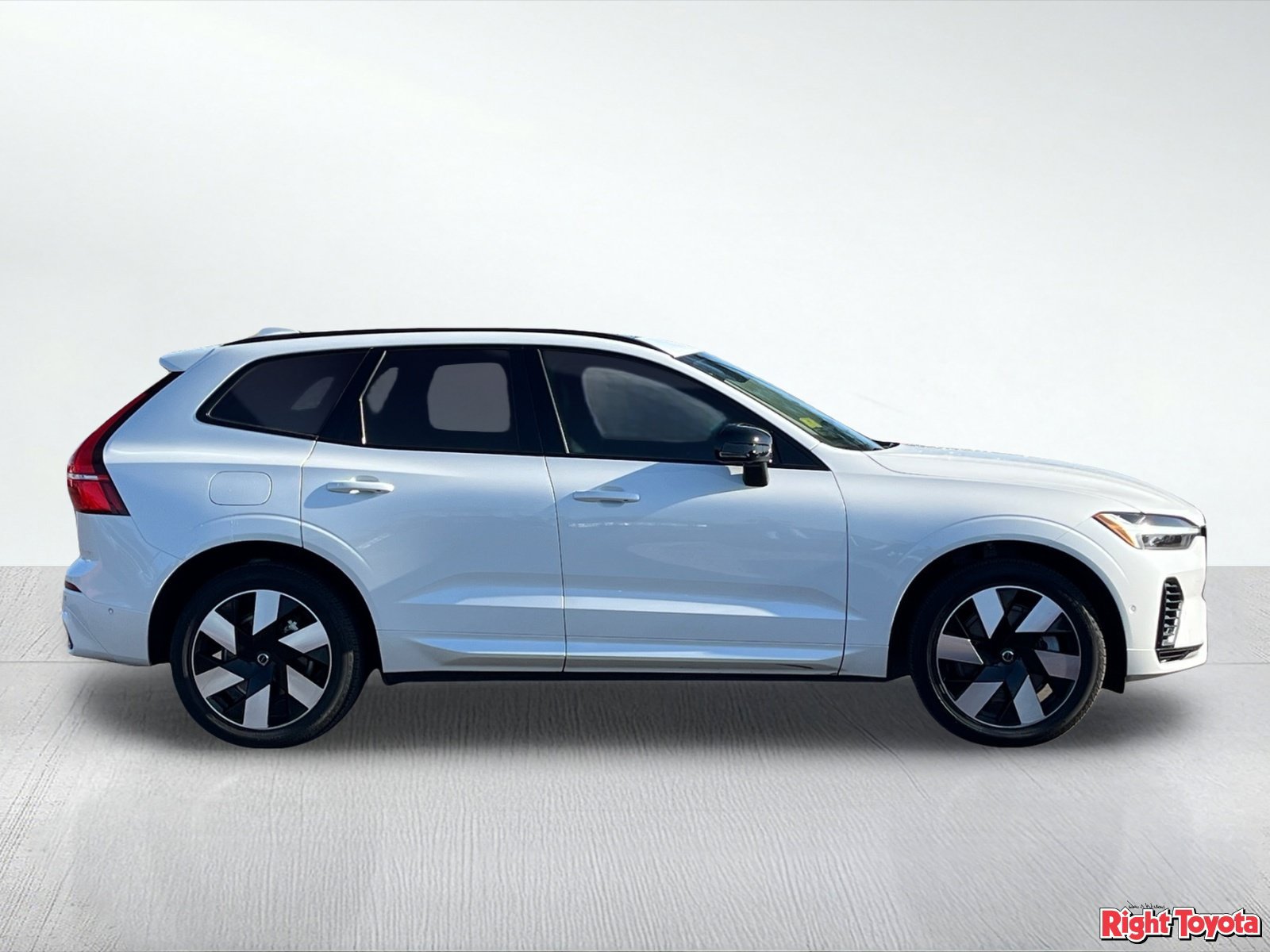 Used 2025 Volvo XC60 T8 Plus AWD/4WD image 7