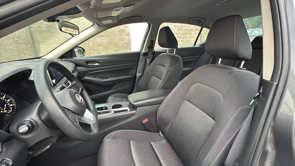 Used 2025 Nissan Altima 2.5 SV FWD image 10