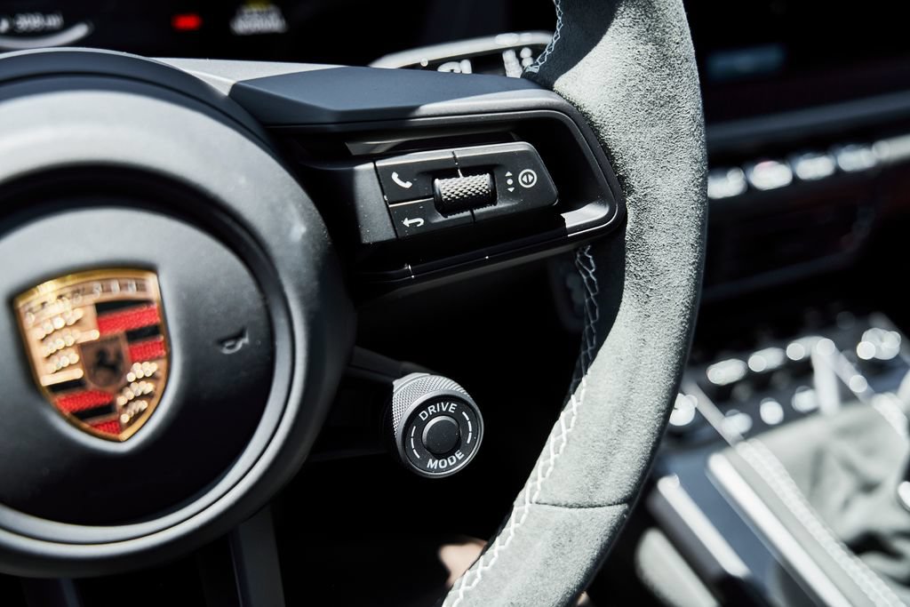 Used 2025 Porsche 911 GT3 w/ Weissach Package RWD image 60