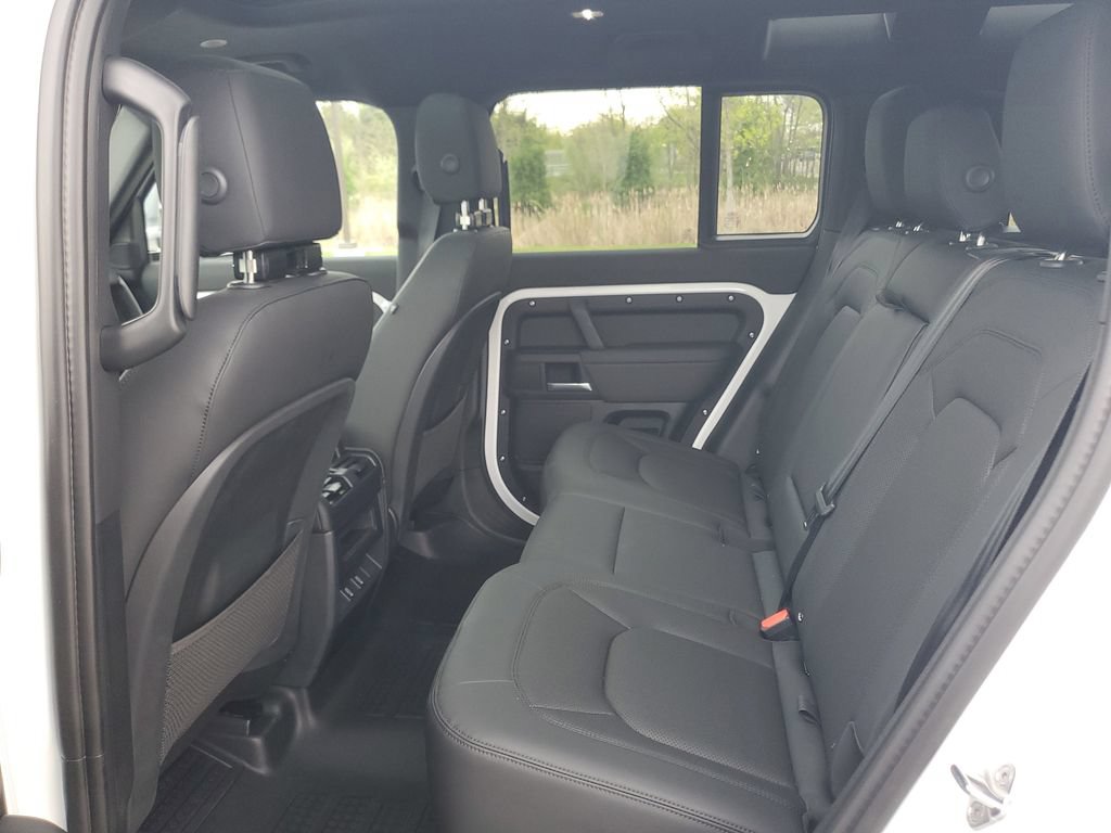 Used 2026 Land Rover Defender 110 X-Dynamic SE AWD/4WD image 26