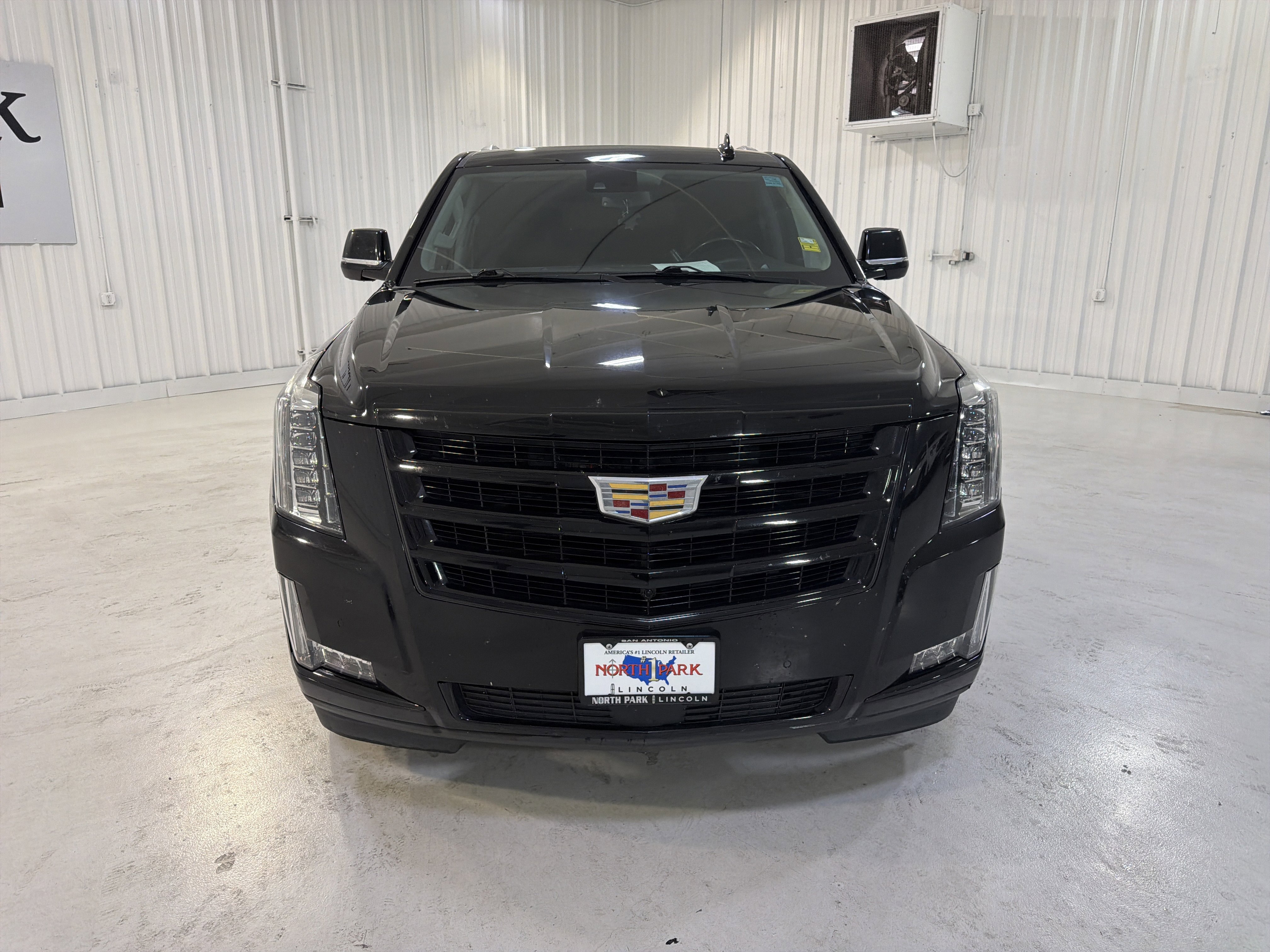 Used 2020 Cadillac Escalade Premium Luxury w/ Escalade Sport Edition image 8