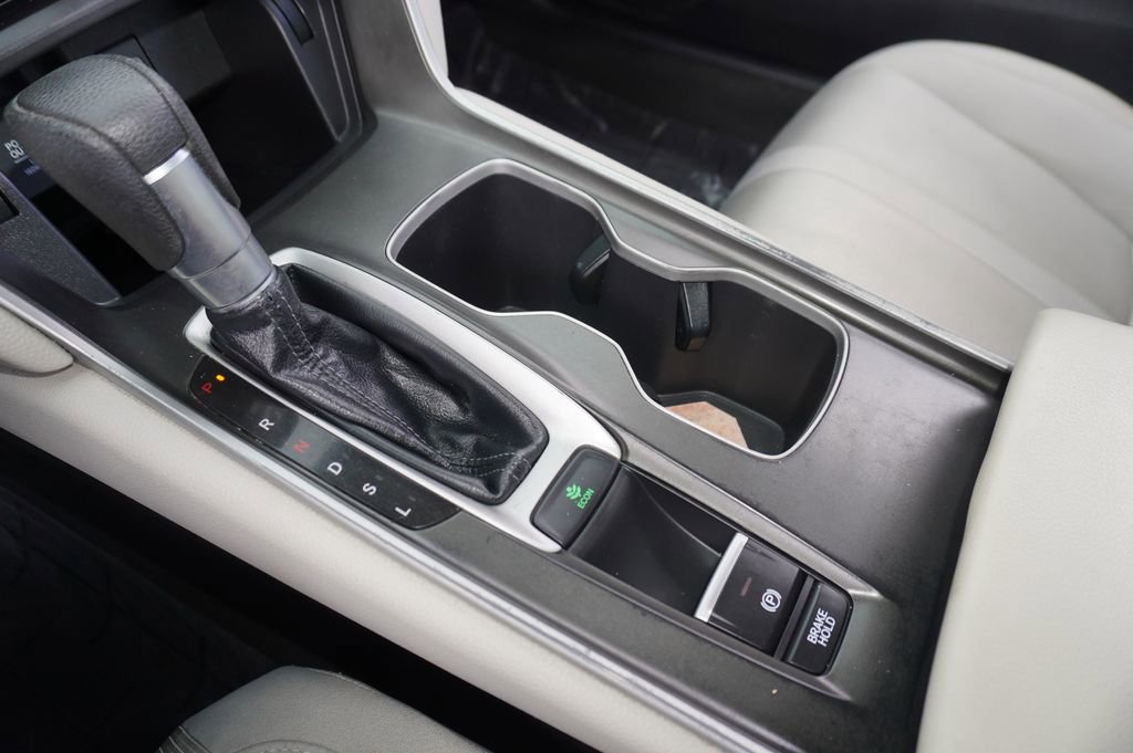 Used 2018 Honda Accord EX image 18