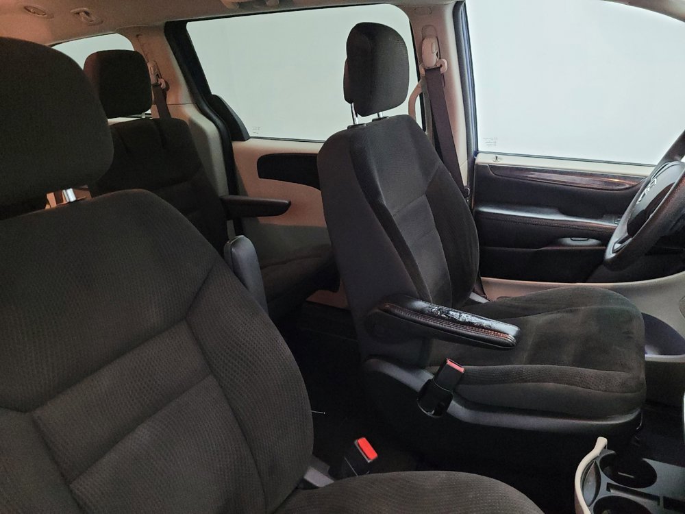 Used 2019 Dodge Grand Caravan SE FWD image 21