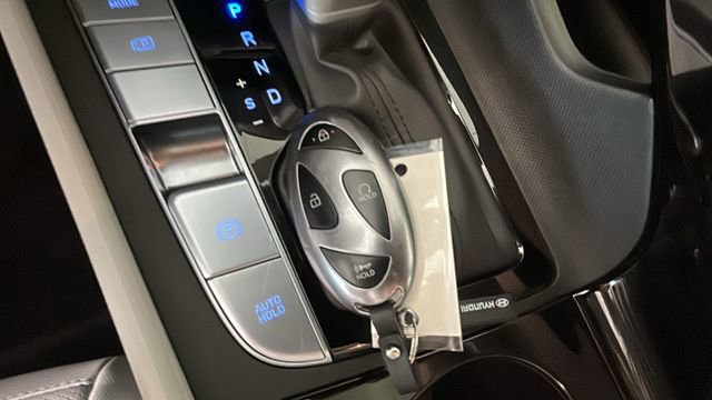 Certified 2025 Hyundai Elantra Limited FWD image 22